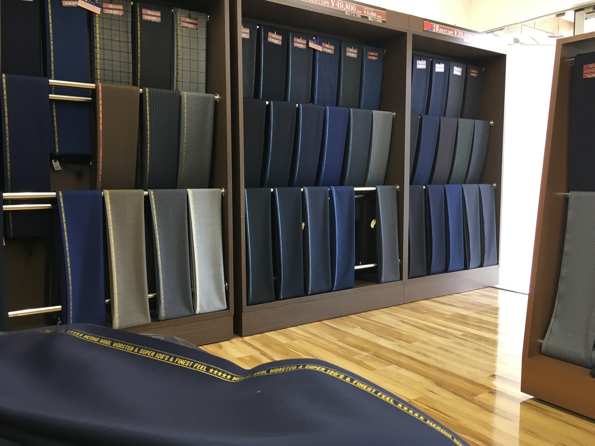 夏用のオーダースーツを比較｜専門店6社の春夏生地1036種
